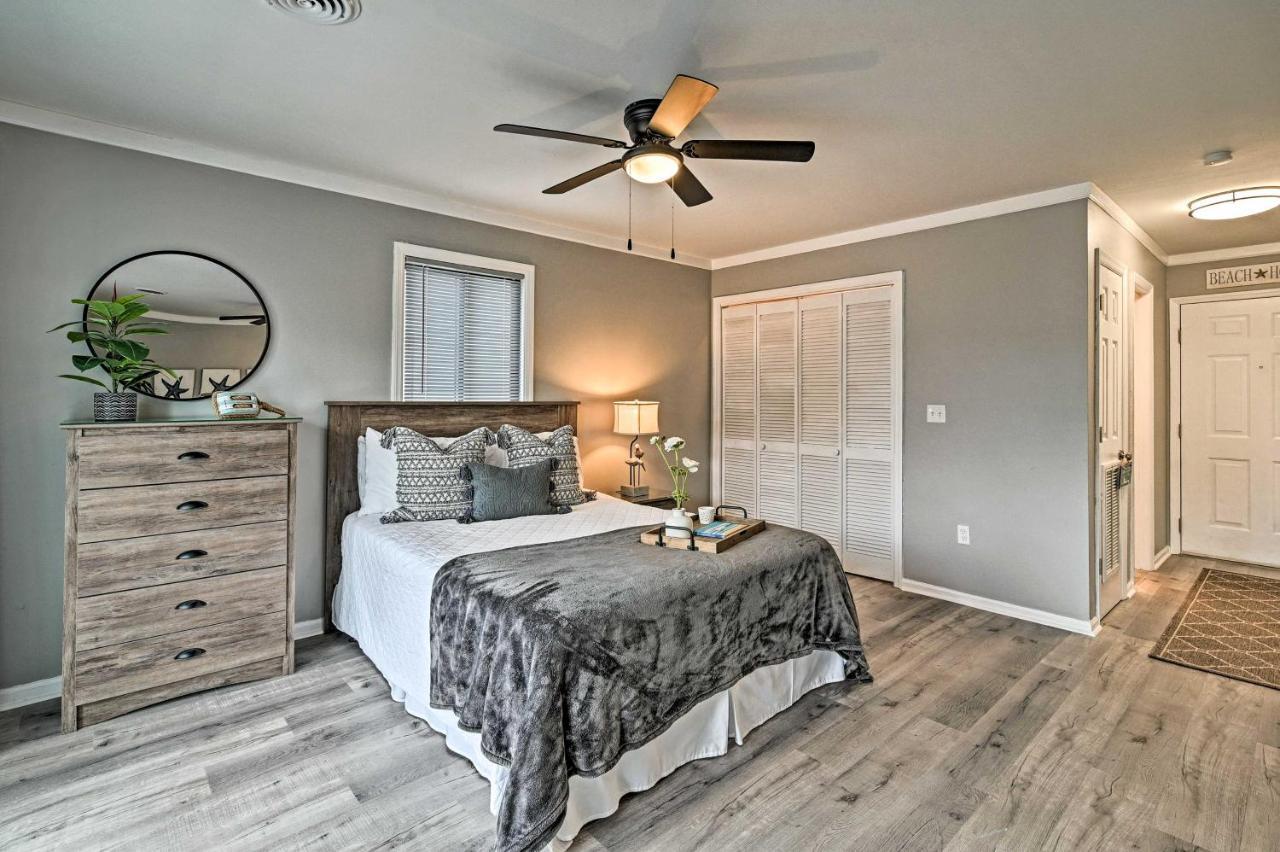 Surfside Beach Couples Retreat With Balcony! Миртъл Бийч Екстериор снимка