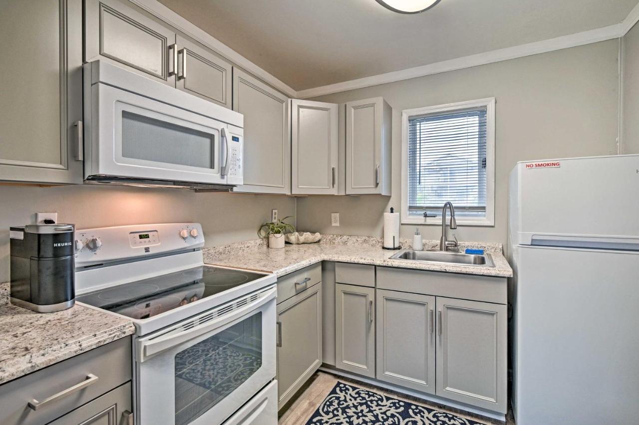 Surfside Beach Couples Retreat With Balcony! Миртъл Бийч Екстериор снимка